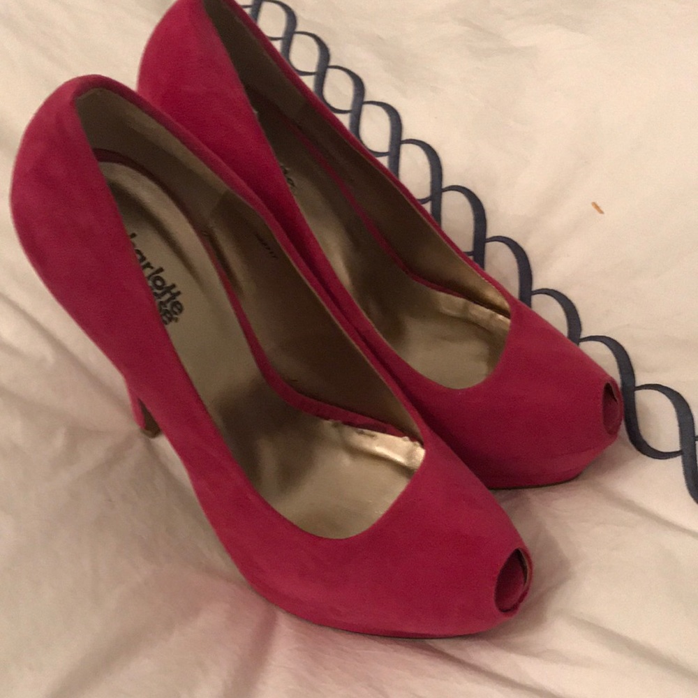 3pair of shoes 👠 pink black and peach
